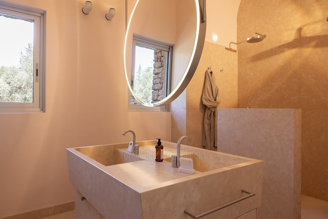33 - Grand Mas de Provence: Villa: Bathroom