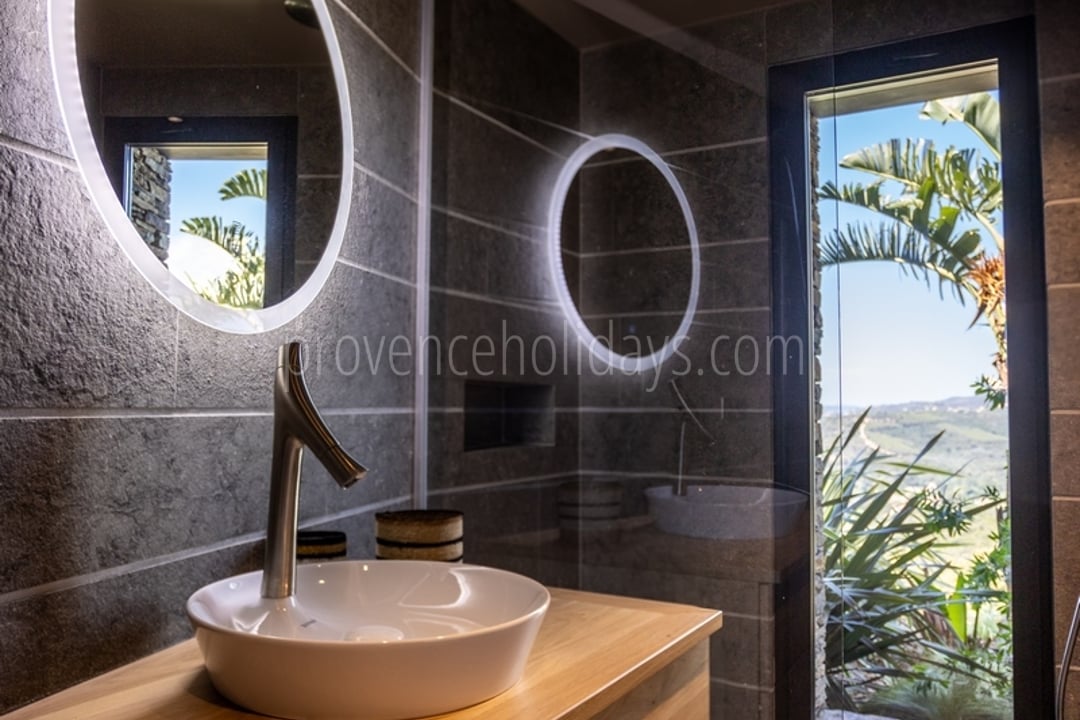 30 - Villa Des Sables: Villa: Bathroom