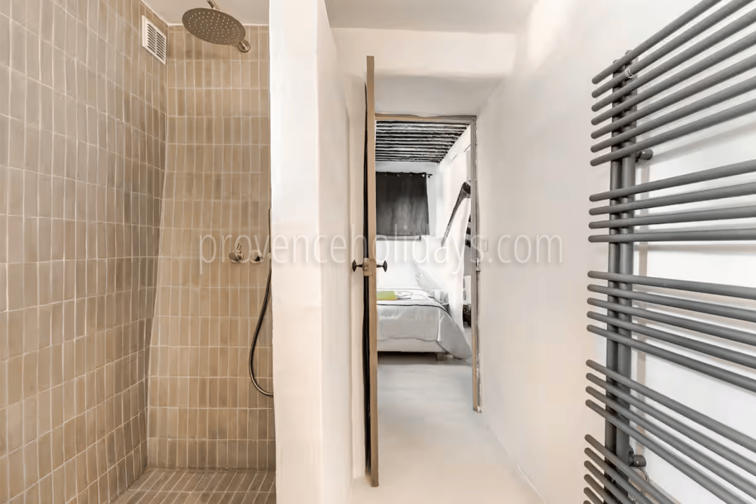 8 - Les Vues du Luberon: Villa: Bathroom