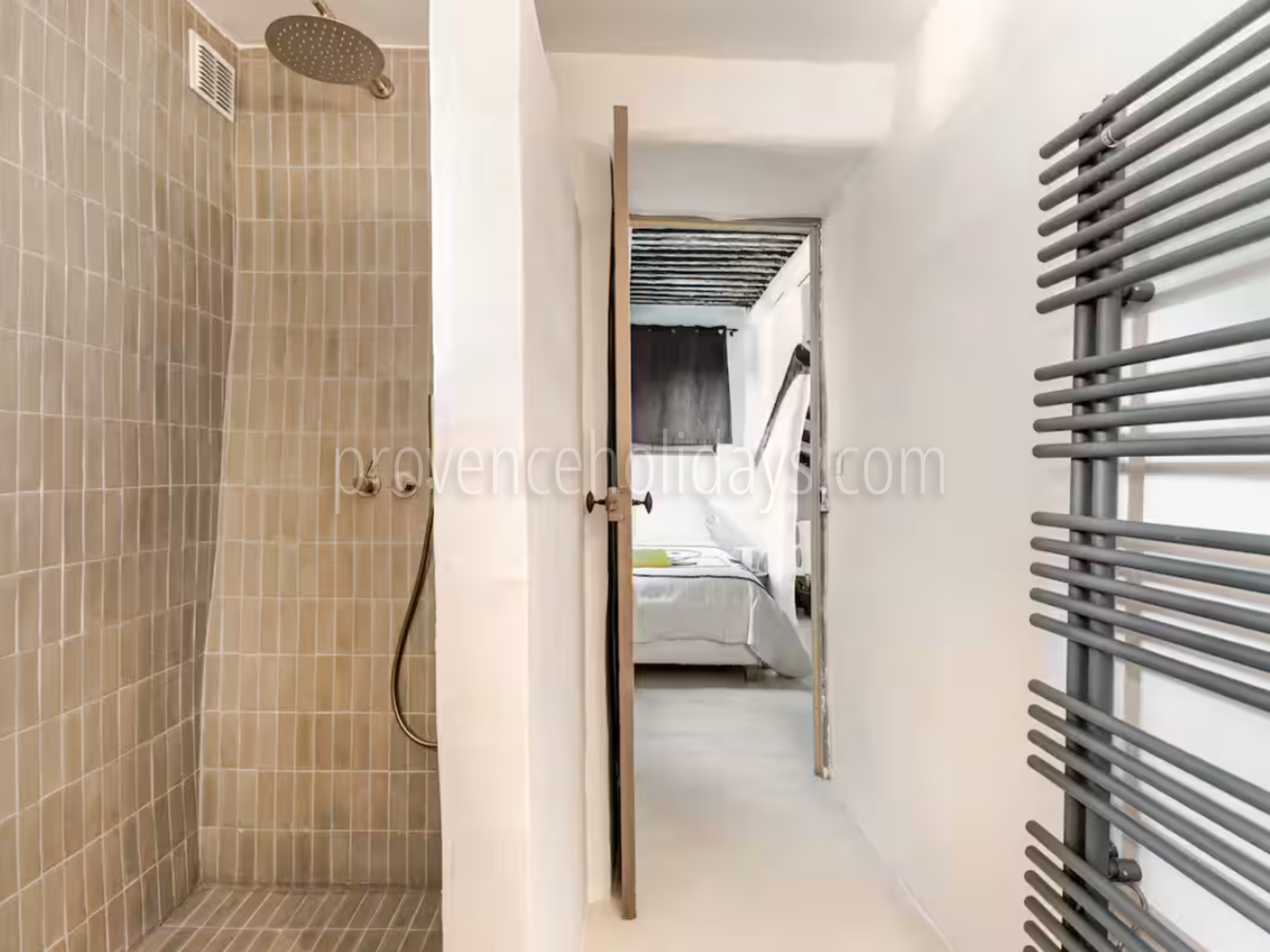 8 - Les Vues du Luberon: Villa: Bathroom