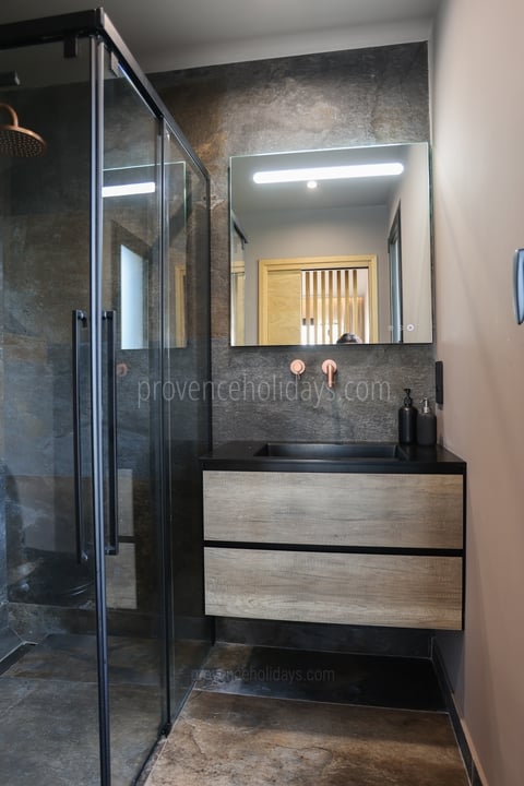 9 - Villa Bleue: Villa: Bathroom