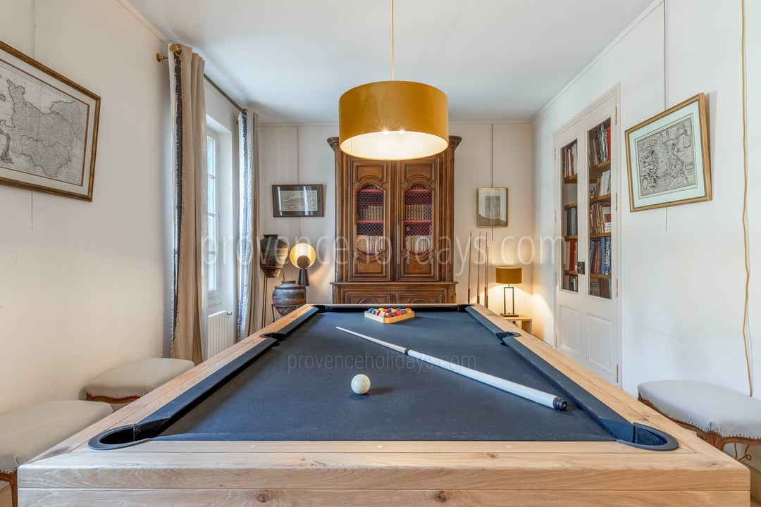 37 - Mas des Trois Cyprès: Villa: Interior