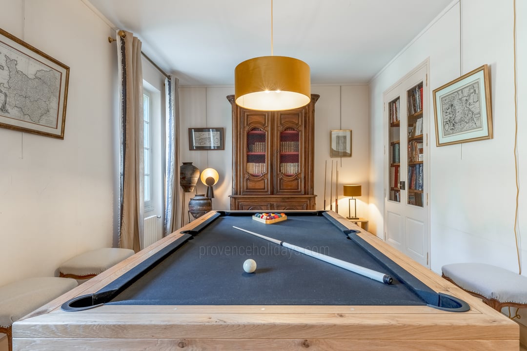 38 - Mas des Trois Cyprès: Villa: Interior