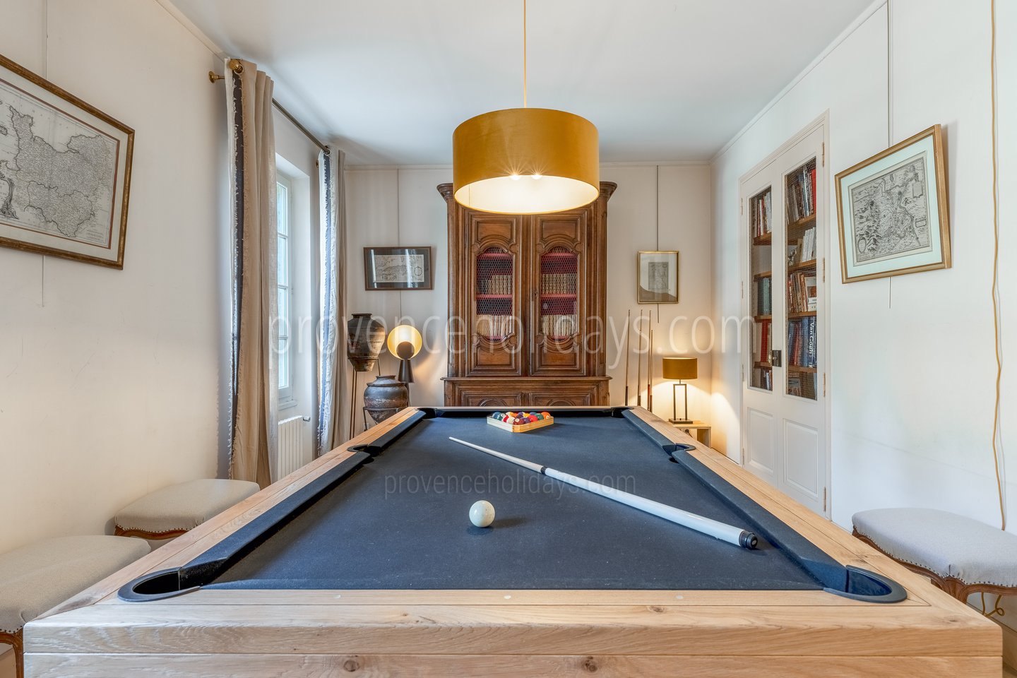 37 - Mas des Trois Cyprès: Villa: Interior