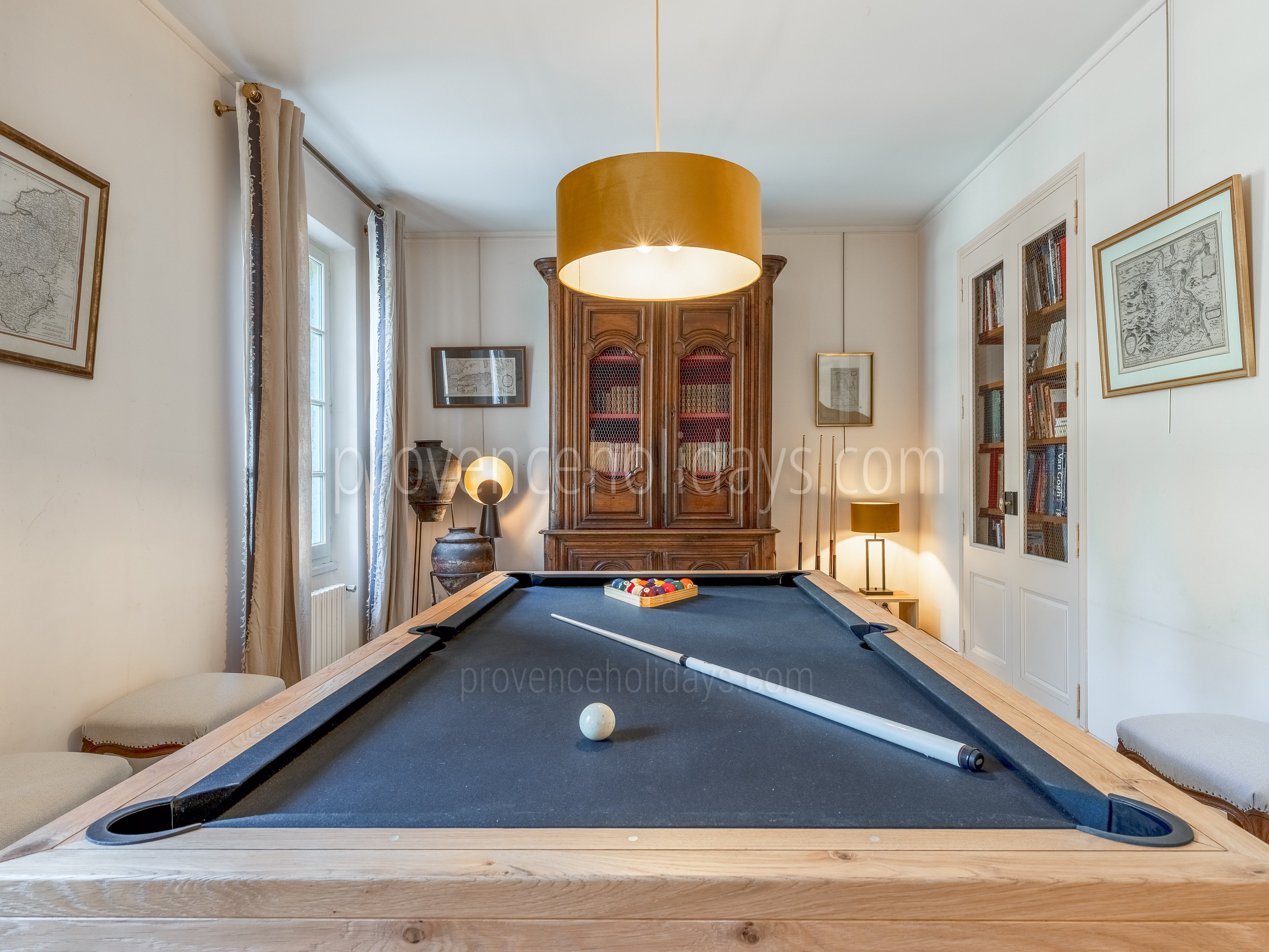 37 - Mas des Trois Cyprès: Villa: Interior