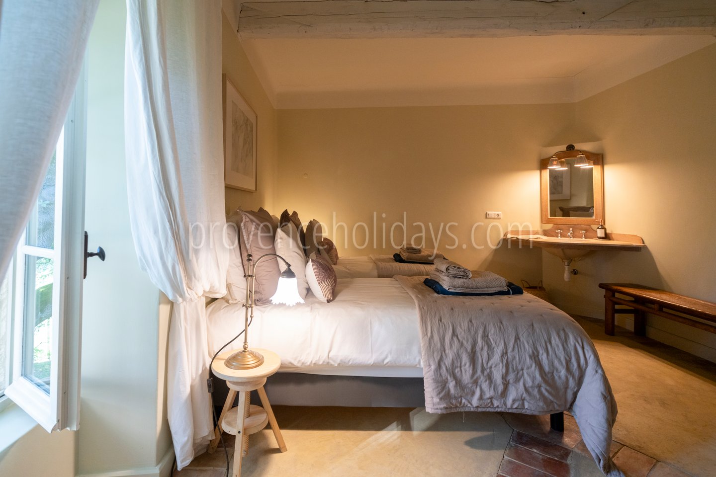 88 - La Bastide Neuve: Villa: Bedroom