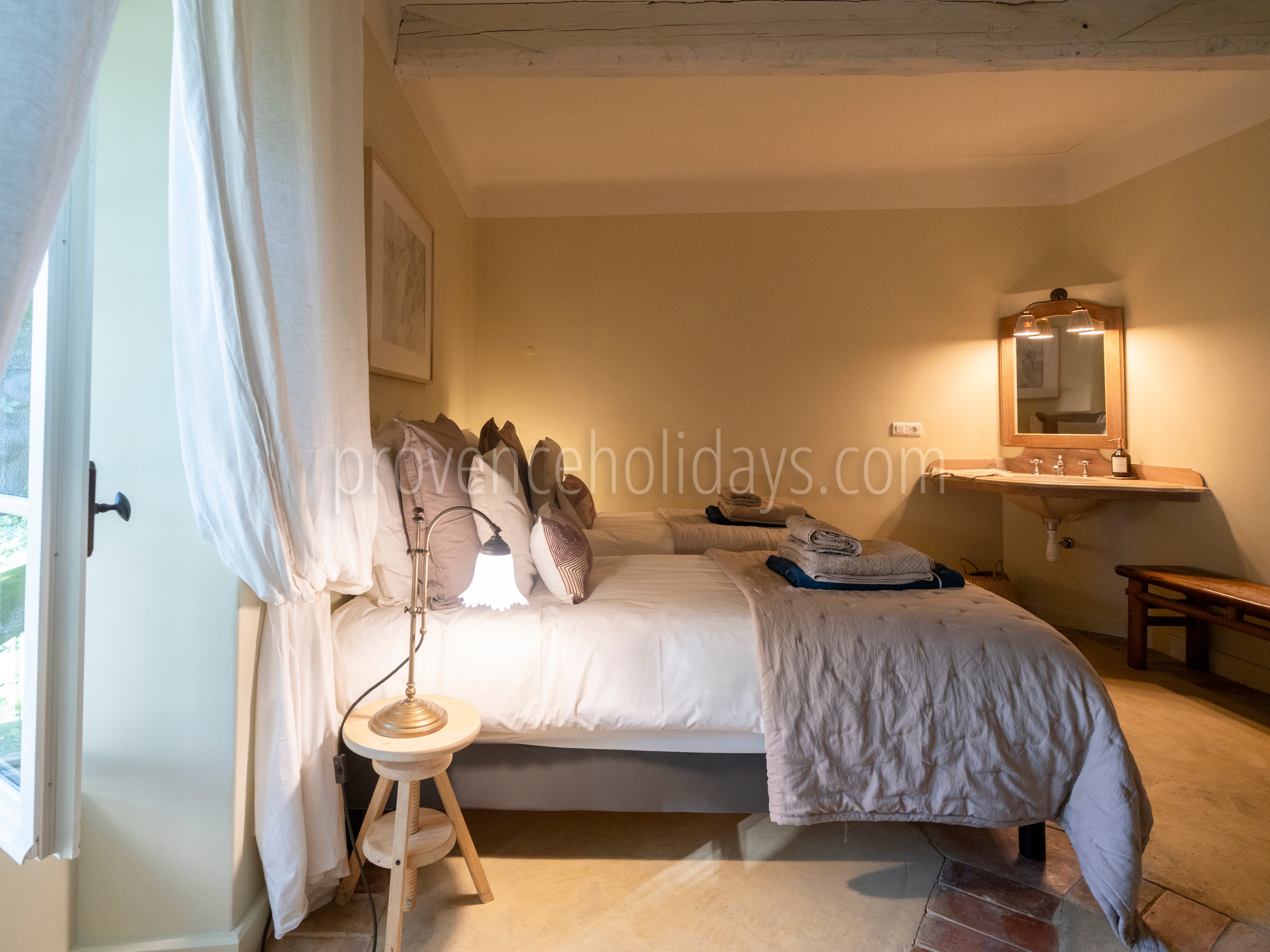 88 - La Bastide Neuve: Villa: Bedroom