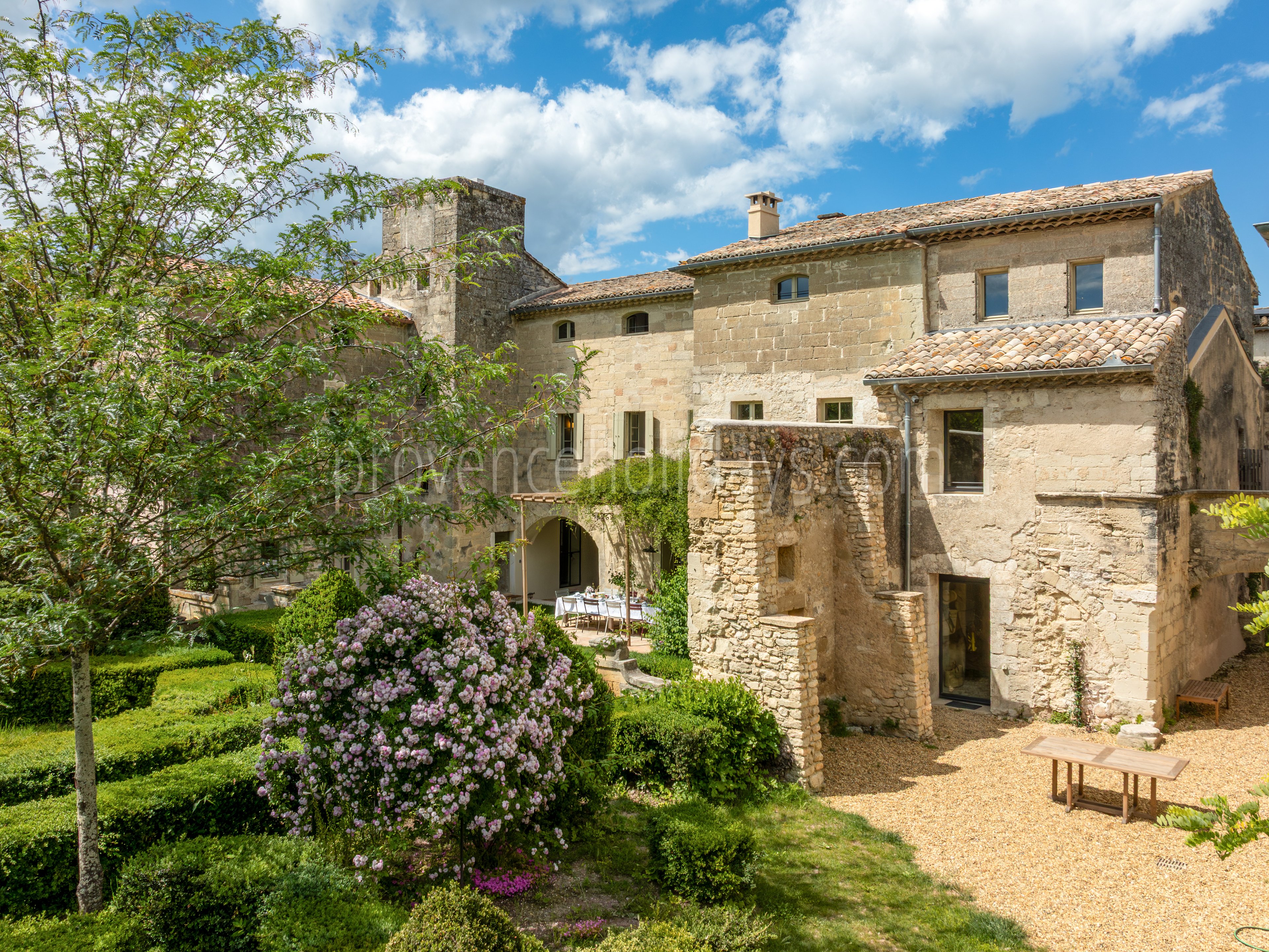 6 - Les Vieilles Pierres: Villa: Exterior