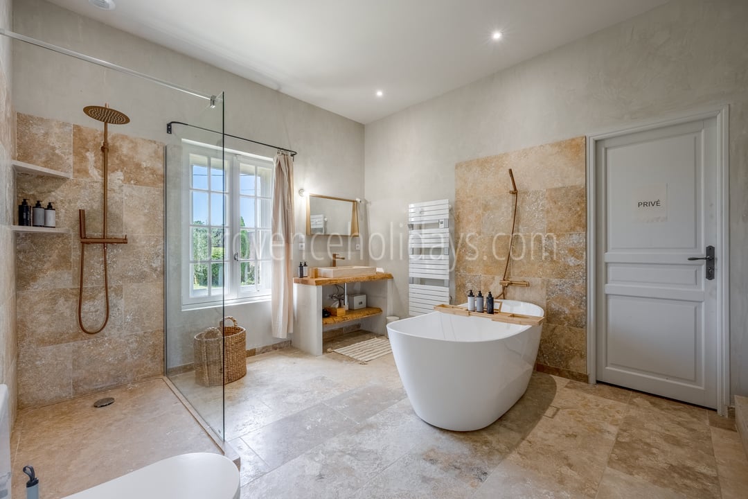 18 - Villa Sérénité du Luberon: Villa: Bedroom