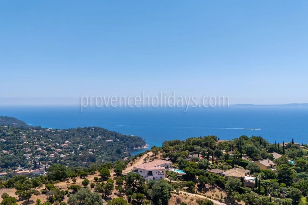 4 - Zeitgenössische Villa in Rayol-Canadel-sur-Mer: Villa: Exterior