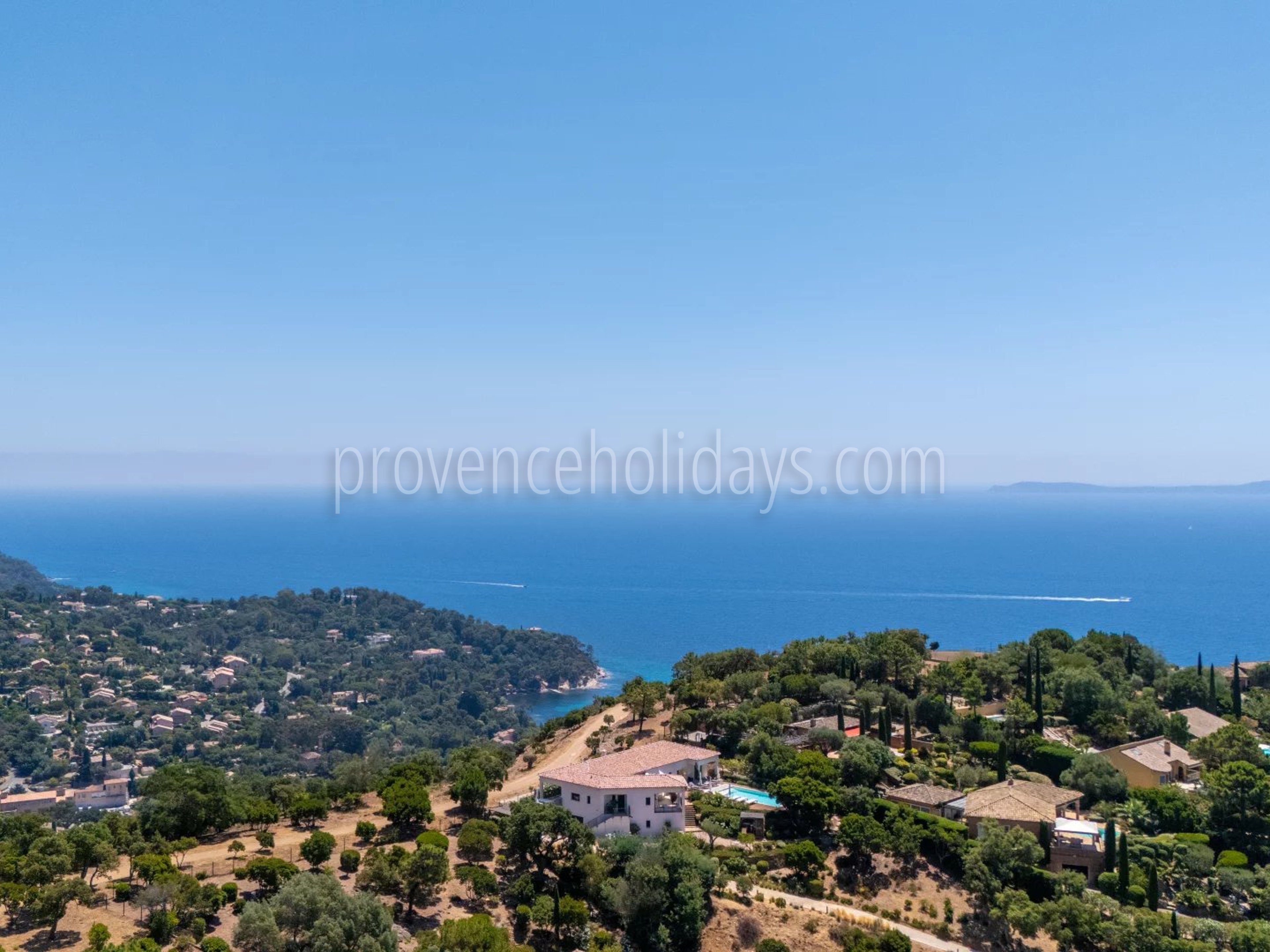 4 - Zeitgenössische Villa in Rayol-Canadel-sur-Mer: Villa: Exterior
