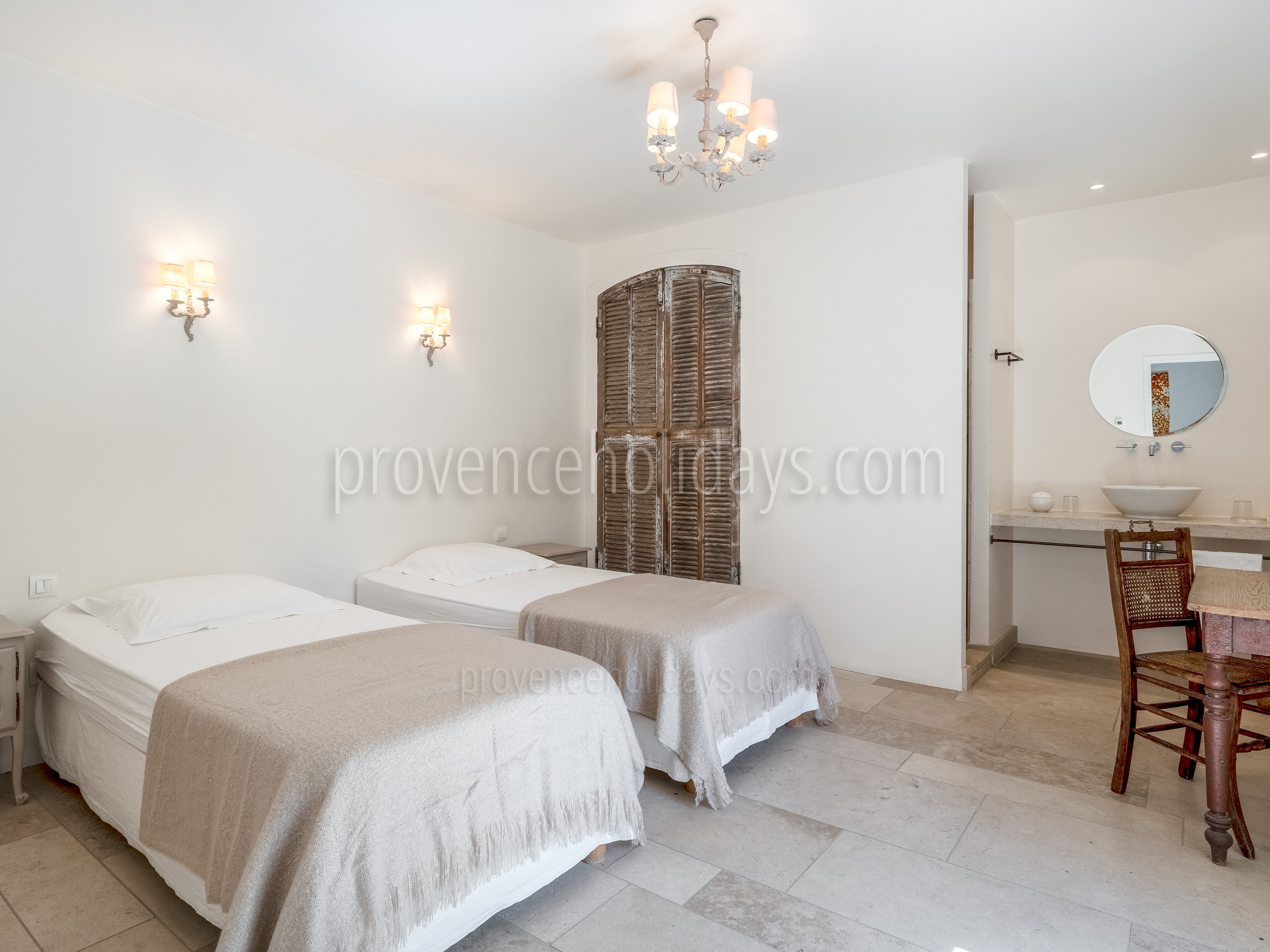 46 - Le Mas des Vignes: Villa: Bedroom