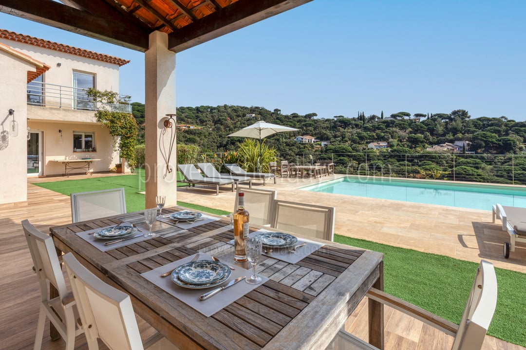 14 - Villa Elegance de Gigaro: Villa: Exterior