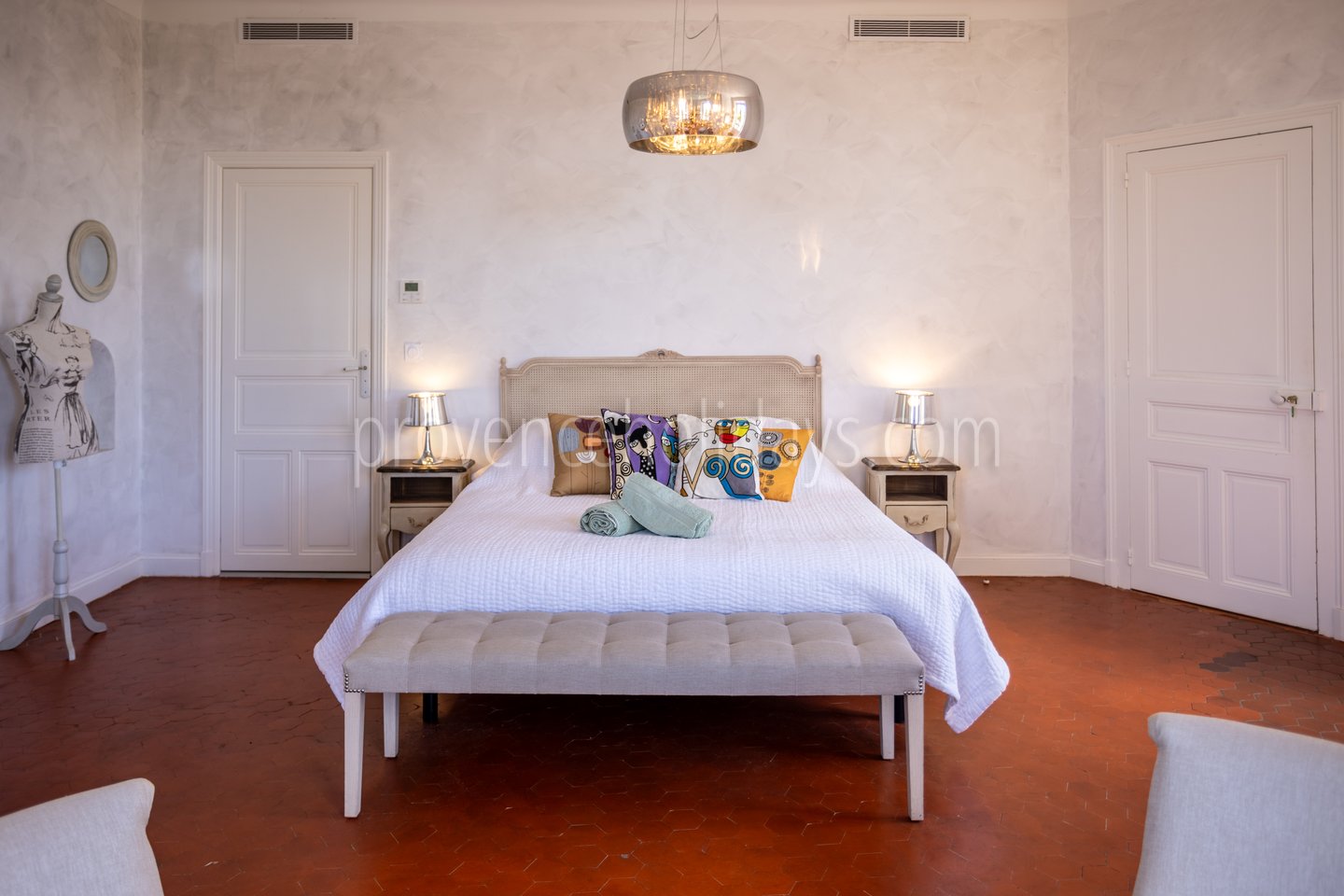 22 - Château des Lumières: Villa: Bedroom