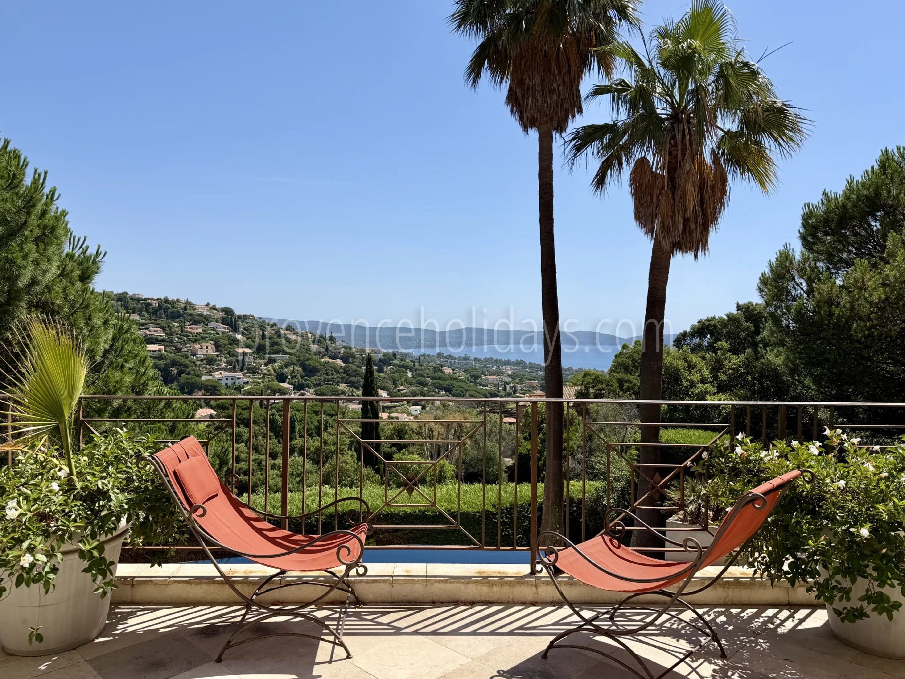 17 - Villa mit Kamin in Cavalaire-sur-Mer: Villa: Exterior