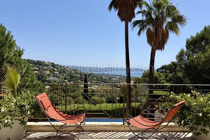 17 - Villa mit Kamin in Cavalaire-sur-Mer: Villa: Exterior