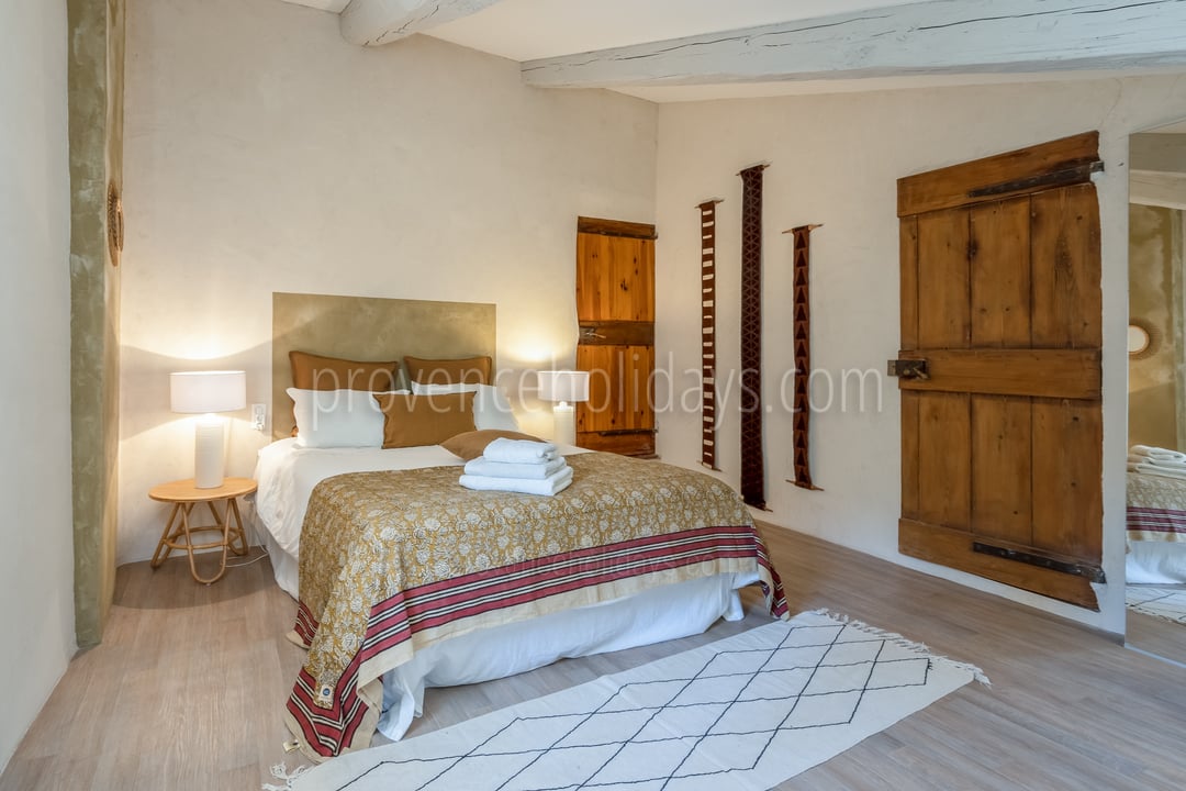 4 - Mas de Venasque: Villa: Bedroom