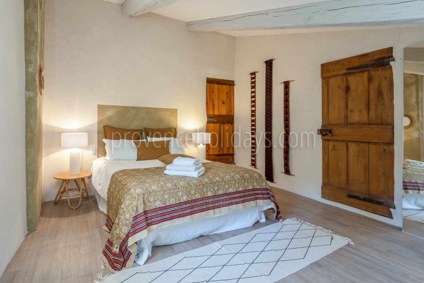 4 - Mas de Venasque: Villa: Bedroom