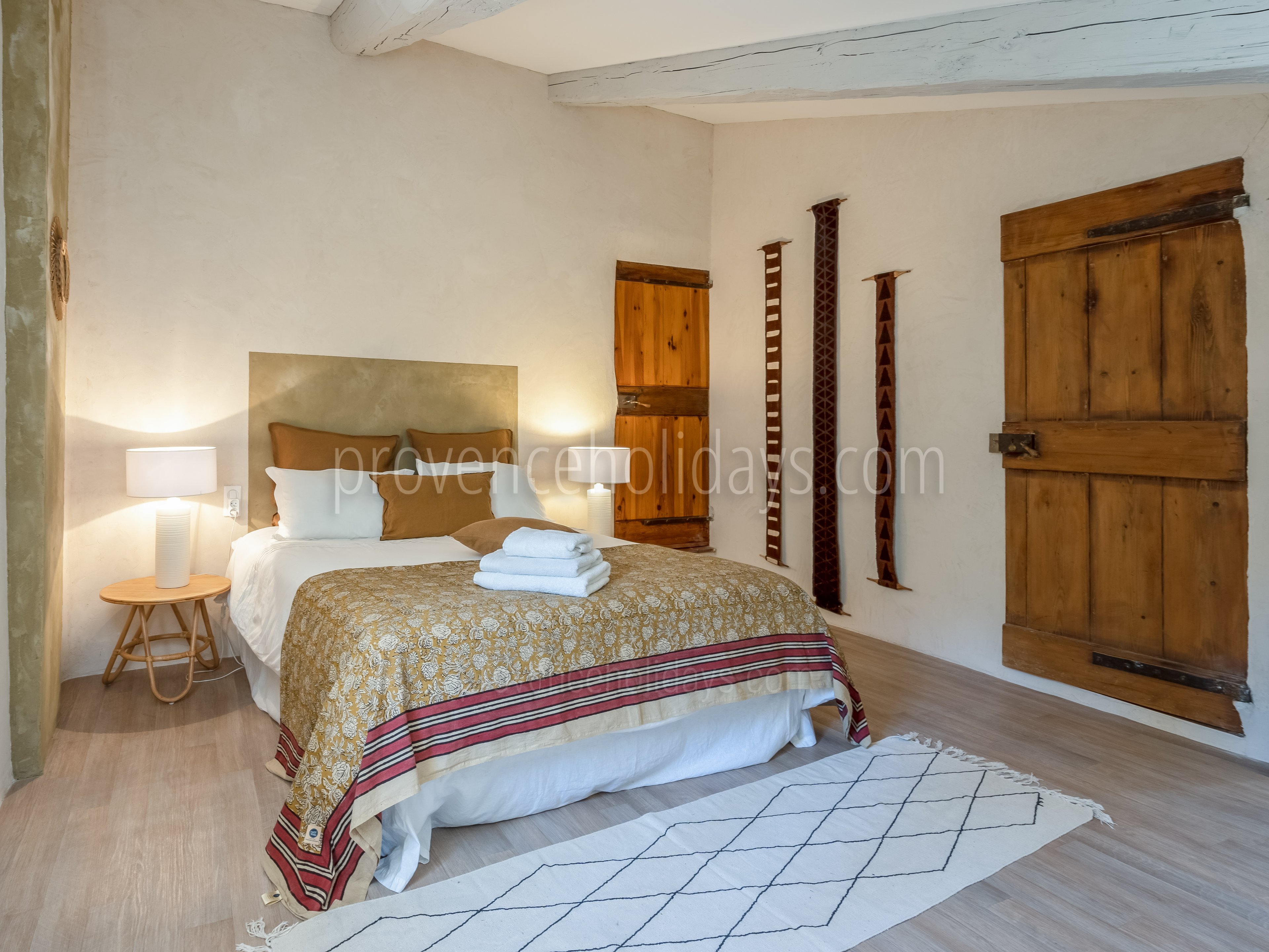 4 - Mas de Venasque: Villa: Bedroom