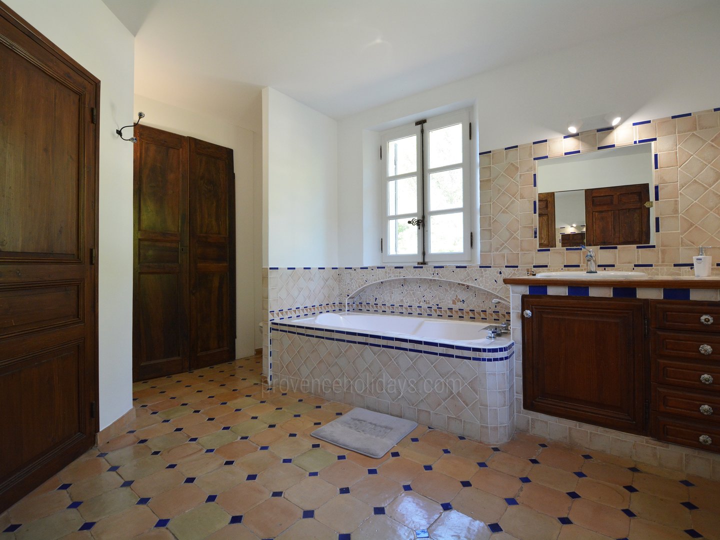 23 - Mas Carpentras: Villa: Bathroom