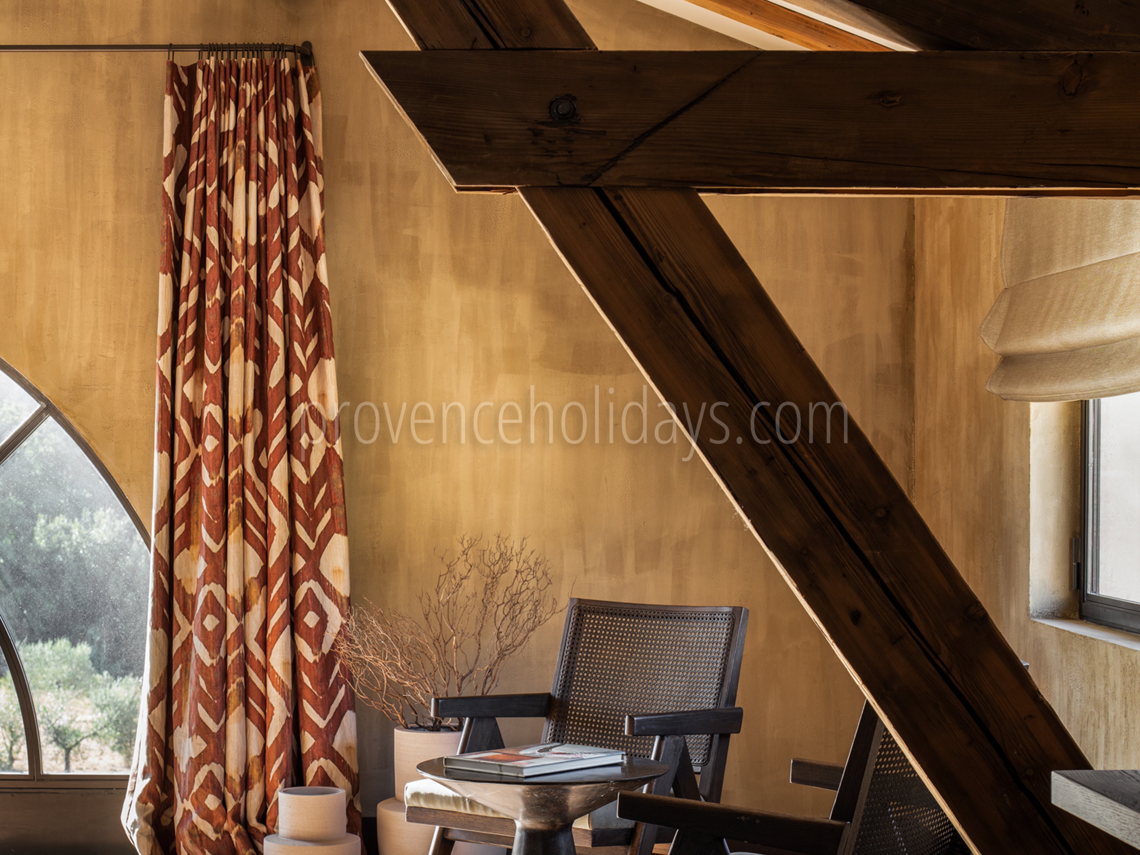 18 - La Bastide de Maussane: Villa: Interior