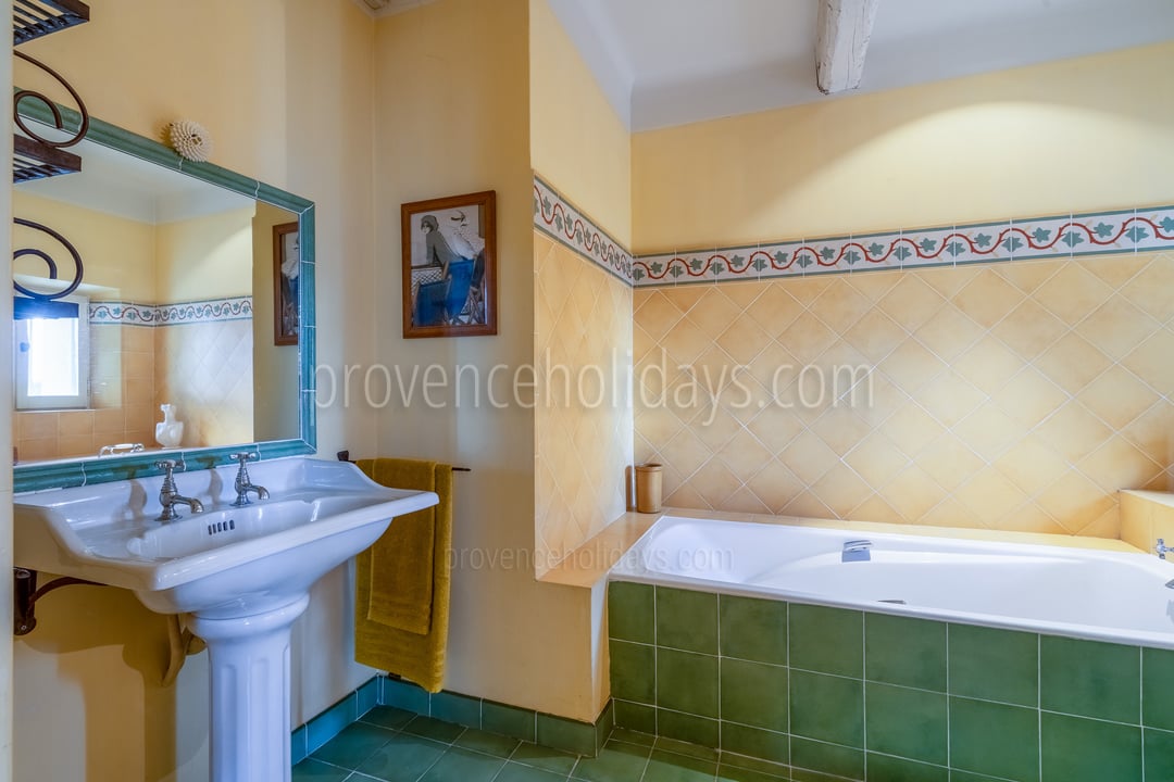49 - La Bastide Neuve: Villa: Bathroom