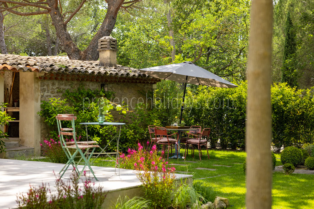 15 - Le Mas d\'Ansouis: Villa: Exterior