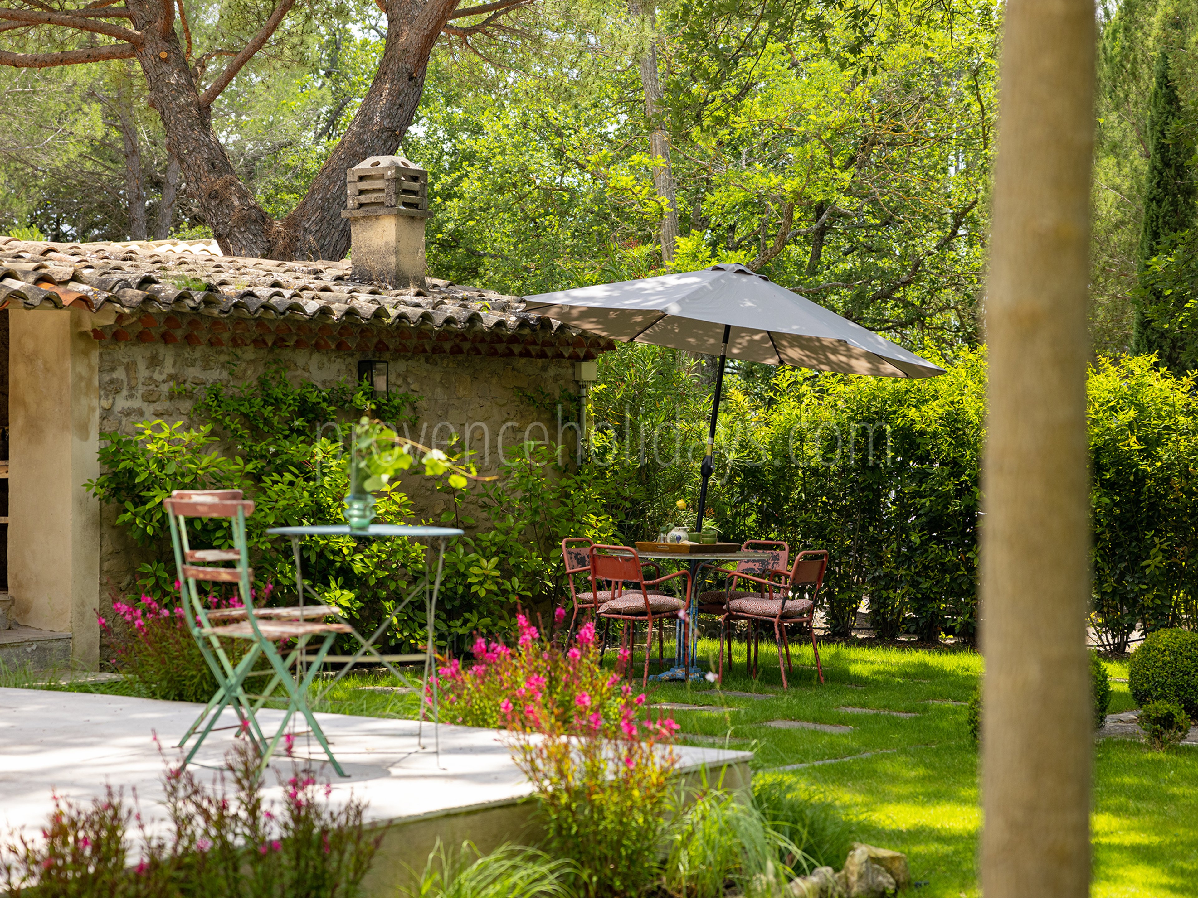 15 - Le Mas d\'Ansouis: Villa: Exterior