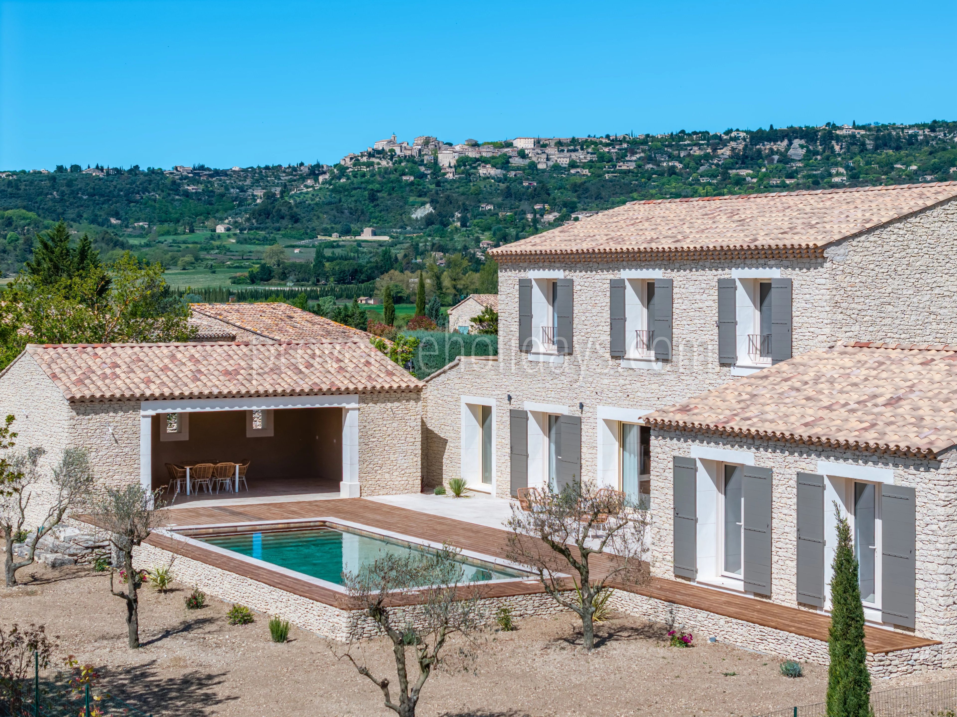 1 - Provençal villa in Gordes: Villa: Exterior