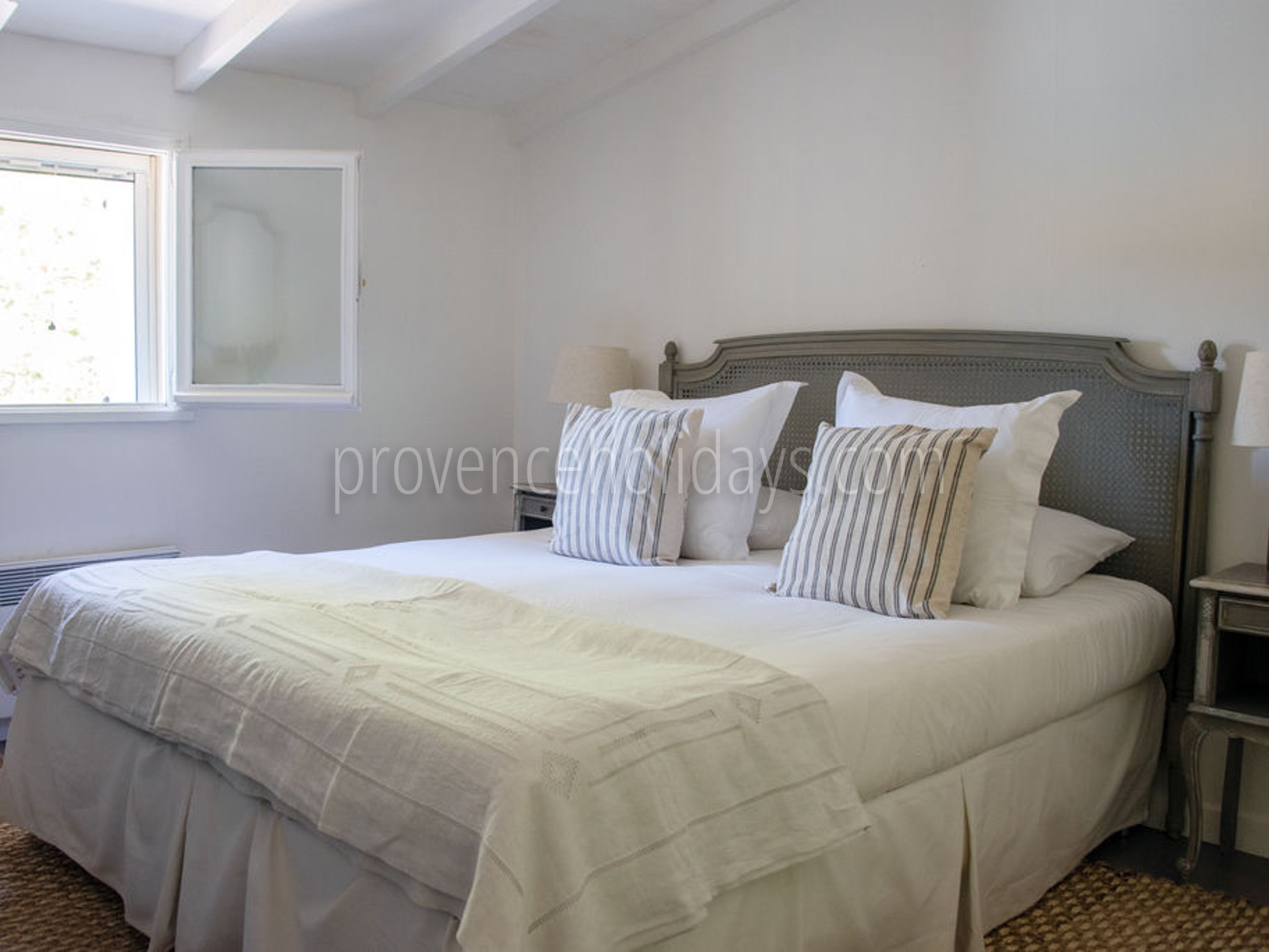 59 - Mas Mouriès: Villa: Bedroom