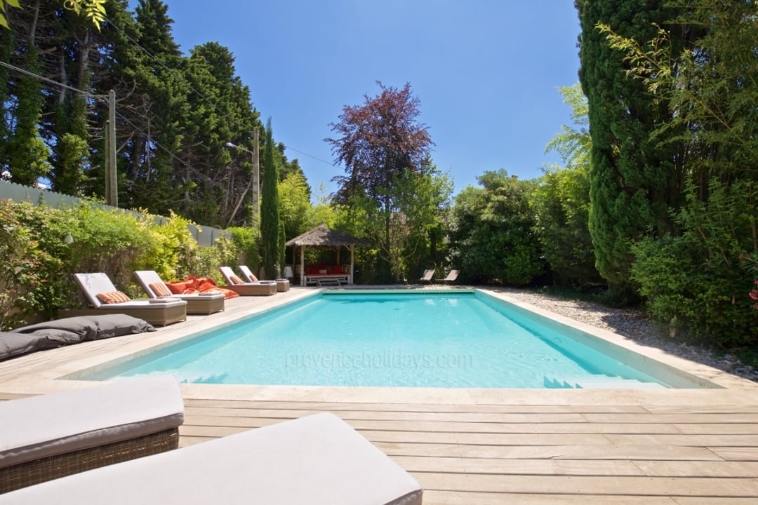 Ferienhaus mit Innen- und Außenpools in den Alpilles