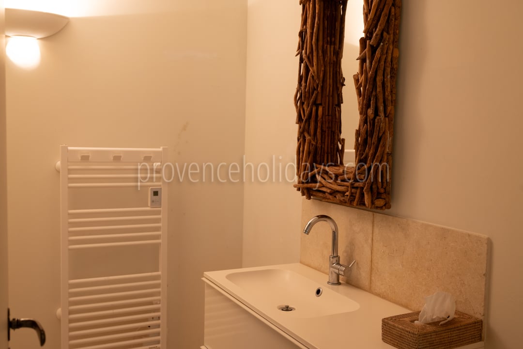 7 - Villa les Pins: Villa: Bathroom