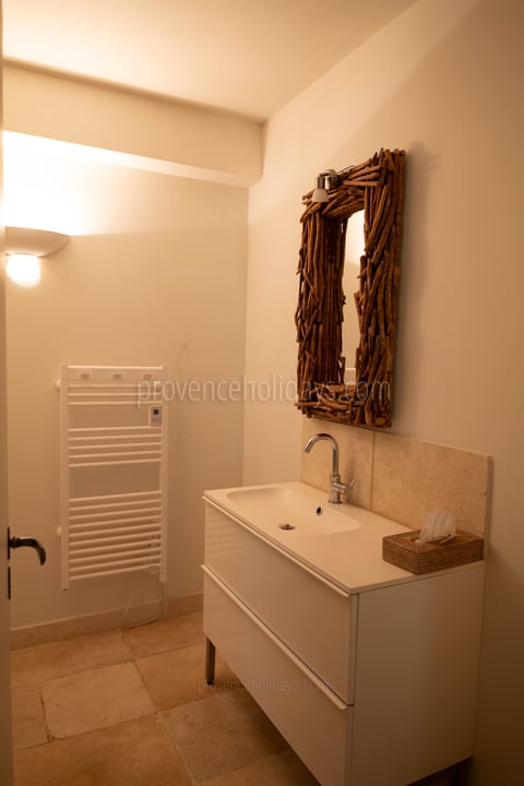 7 - Villa les Pins: Villa: Bathroom