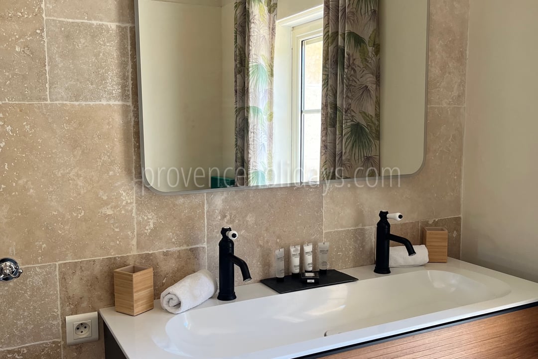 48 - Le Mas de la Cabro: Villa: Bathroom