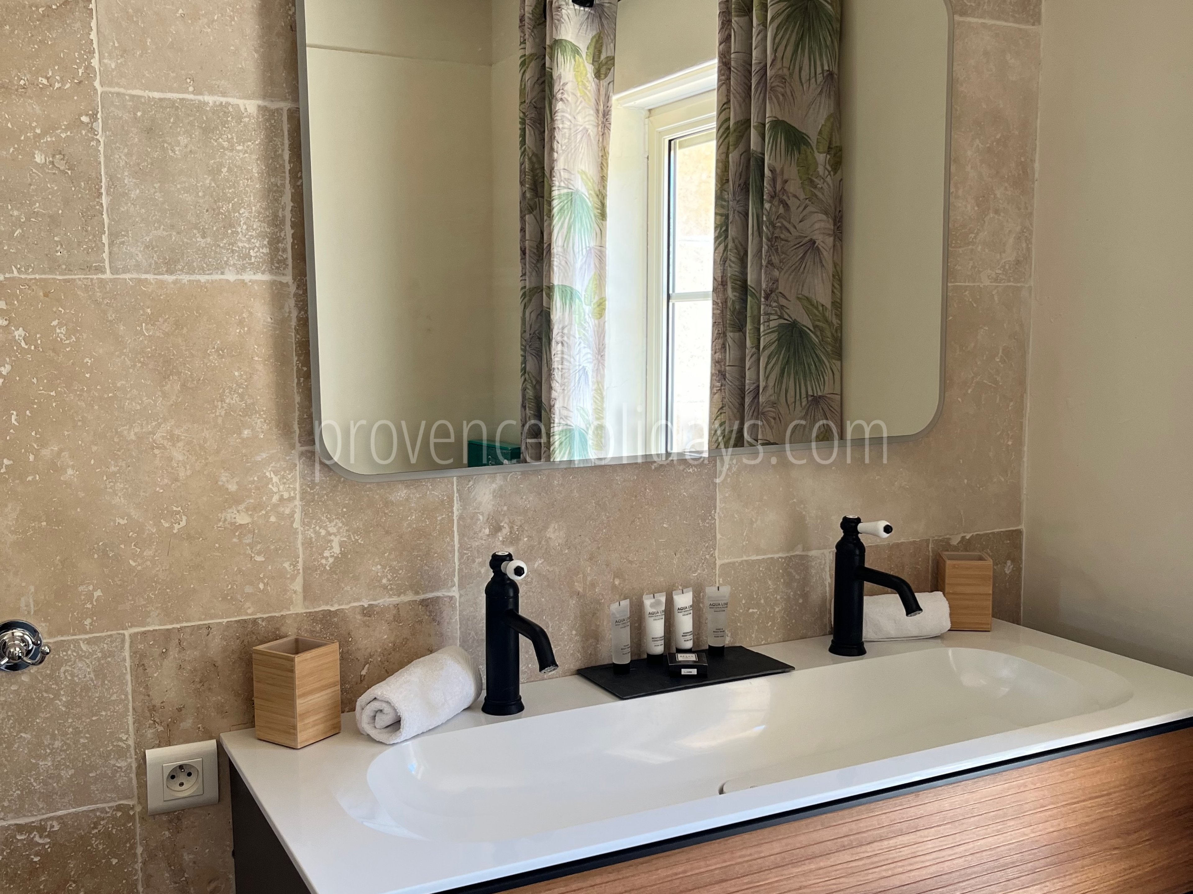 48 - Le Mas de la Cabro: Villa: Bathroom