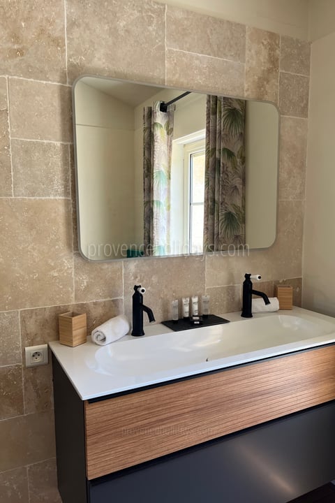 48 - Le Mas de la Cabro: Villa: Bathroom