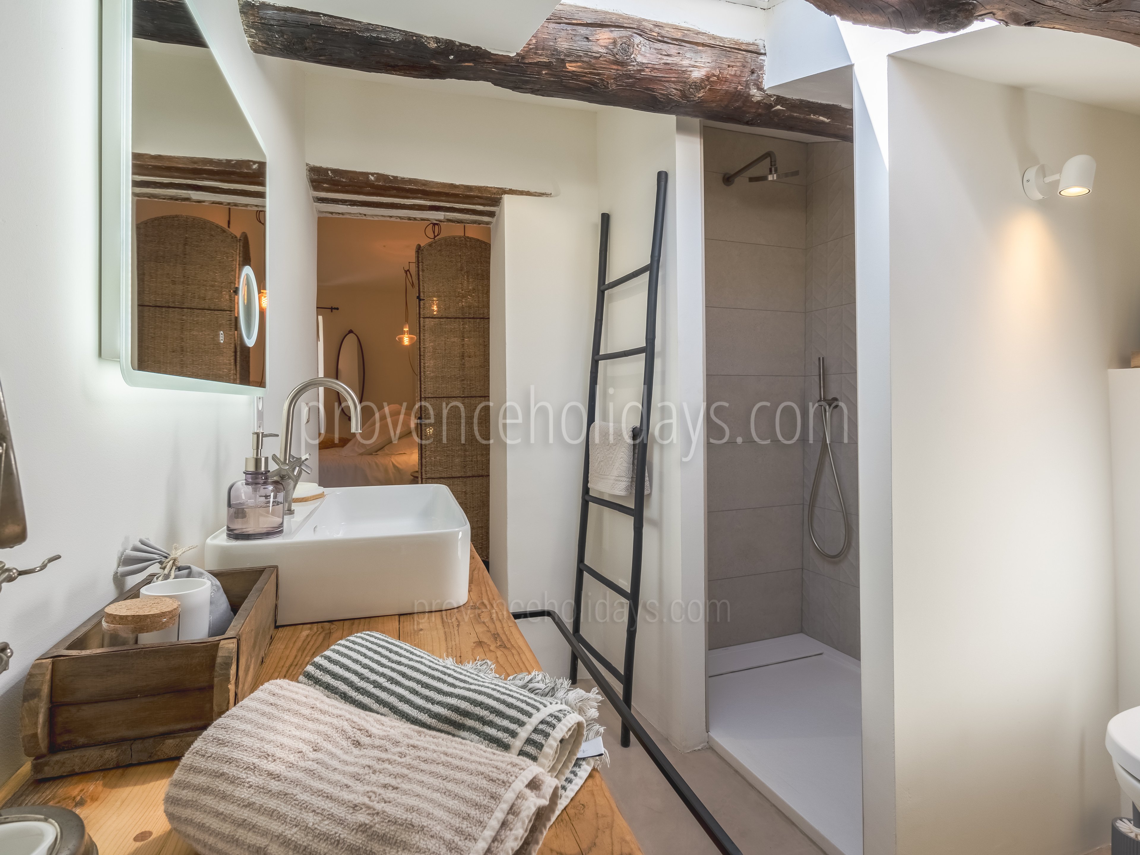 28 - Mas du Taureau: Villa: Bathroom