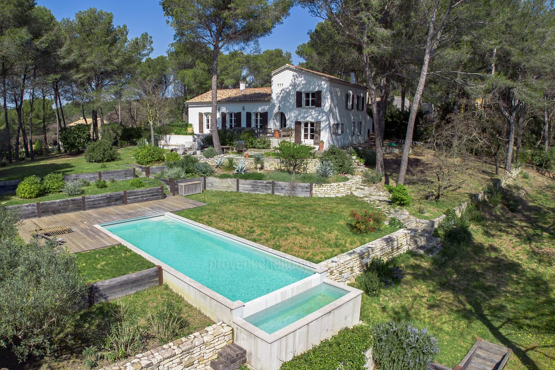 Renovated four-bedroom house with heated pool in L'Isle-sur-la-Sorgue
