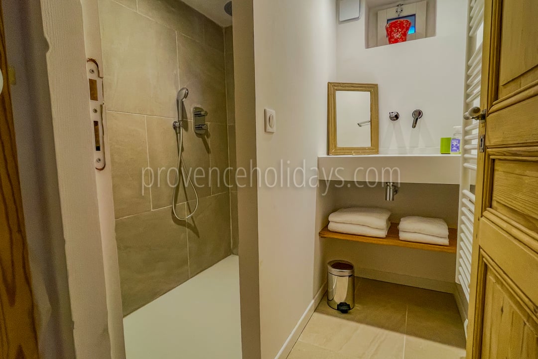 22 - Le Clos des Magnans: Villa: Bathroom