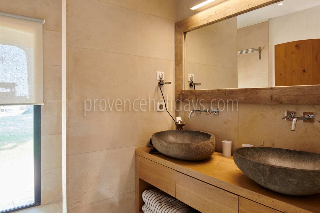 4 - Mas Spinelle: Villa: Bathroom
