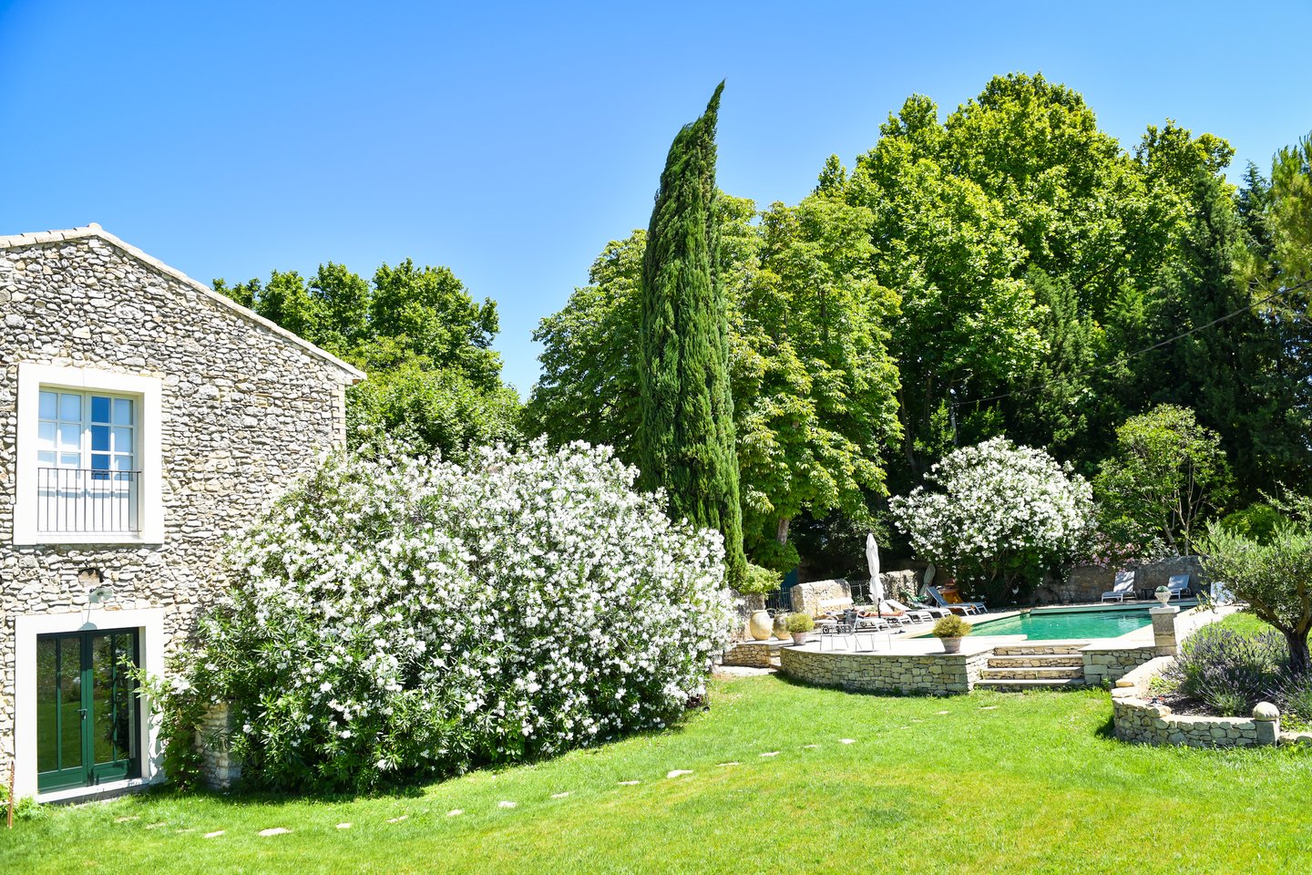 8 - Mas du Vaucluse: Villa: Exterior