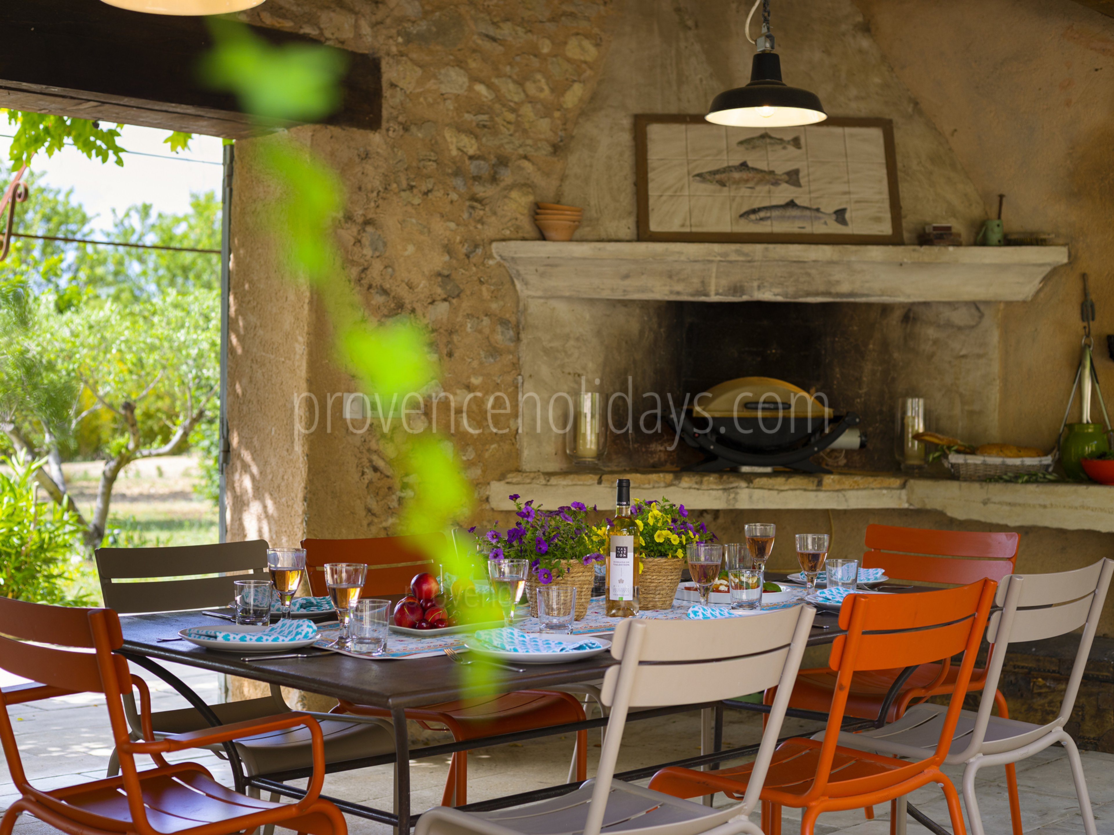 10 - Mas des Lavandes: Villa: Exterior