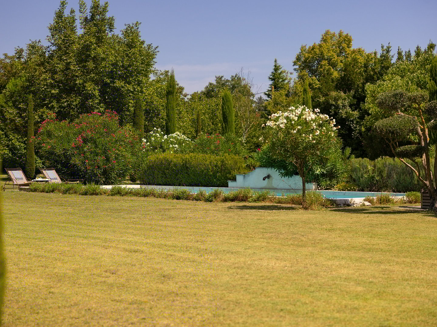 32 - Mas Le Thor: Villa: Exterior