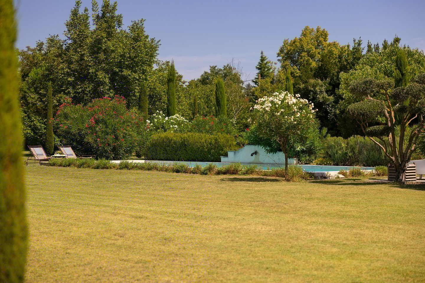 32 - Mas Le Thor: Villa: Exterior