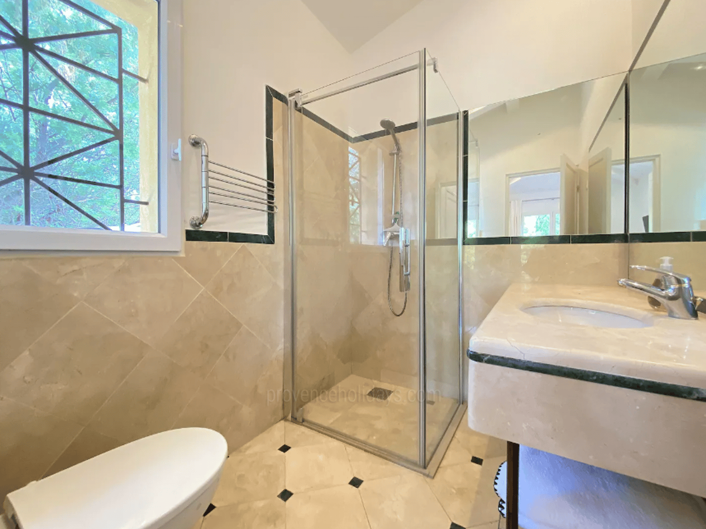 17 - Villa du Palmier: Villa: Bathroom