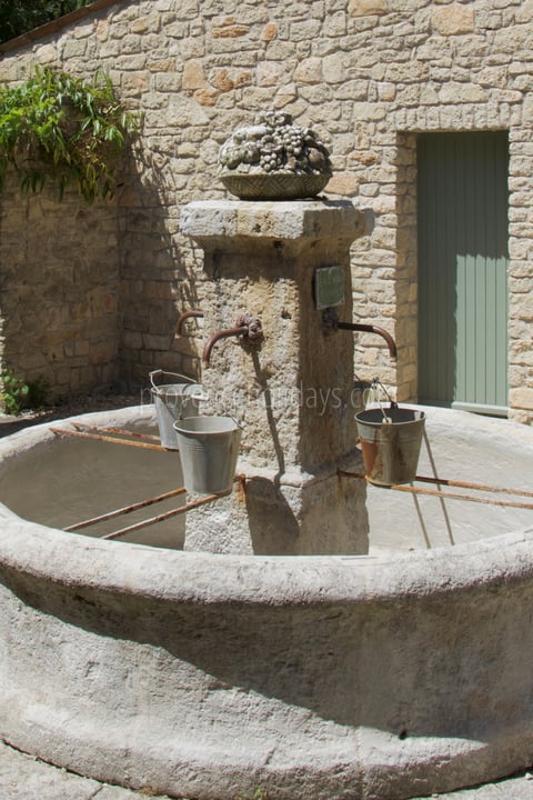 76 - Mas des Collines du Luberon: Villa: Exterior