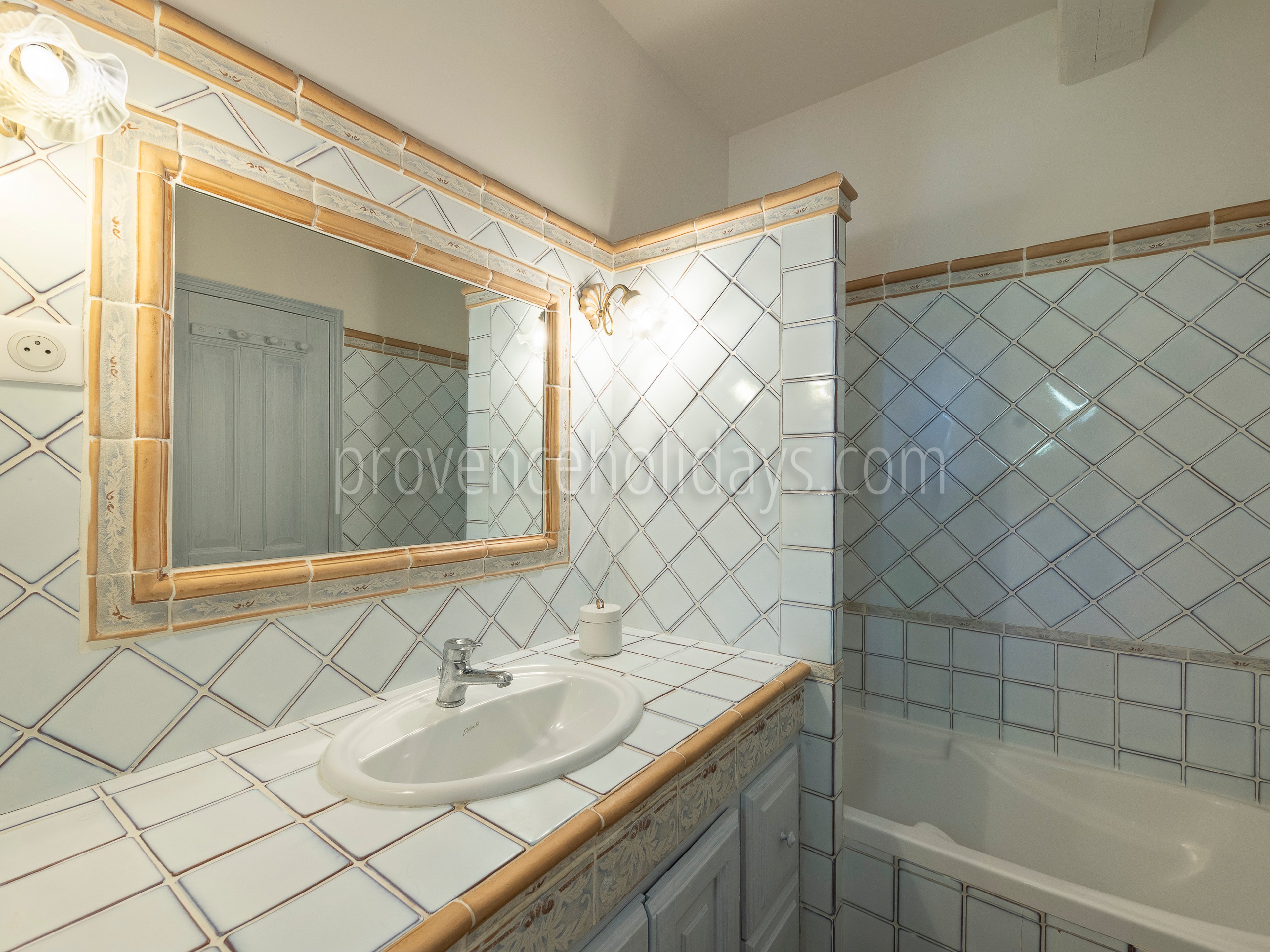 16 - Le Mas de l\'Auro: Villa: Bathroom
