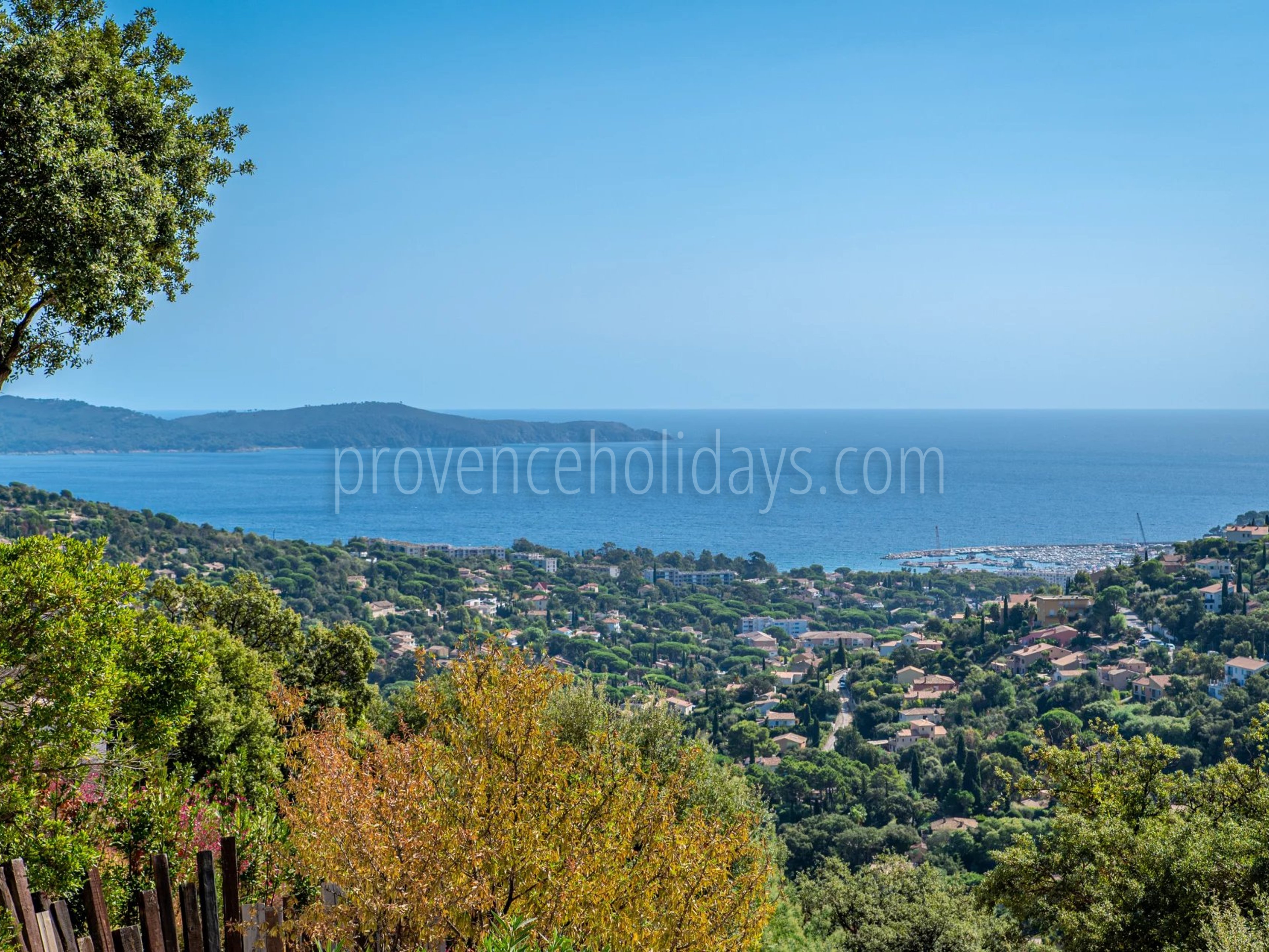 5 - Hedendaagse villa in Cavalaire-sur-Mer: Villa: Exterior