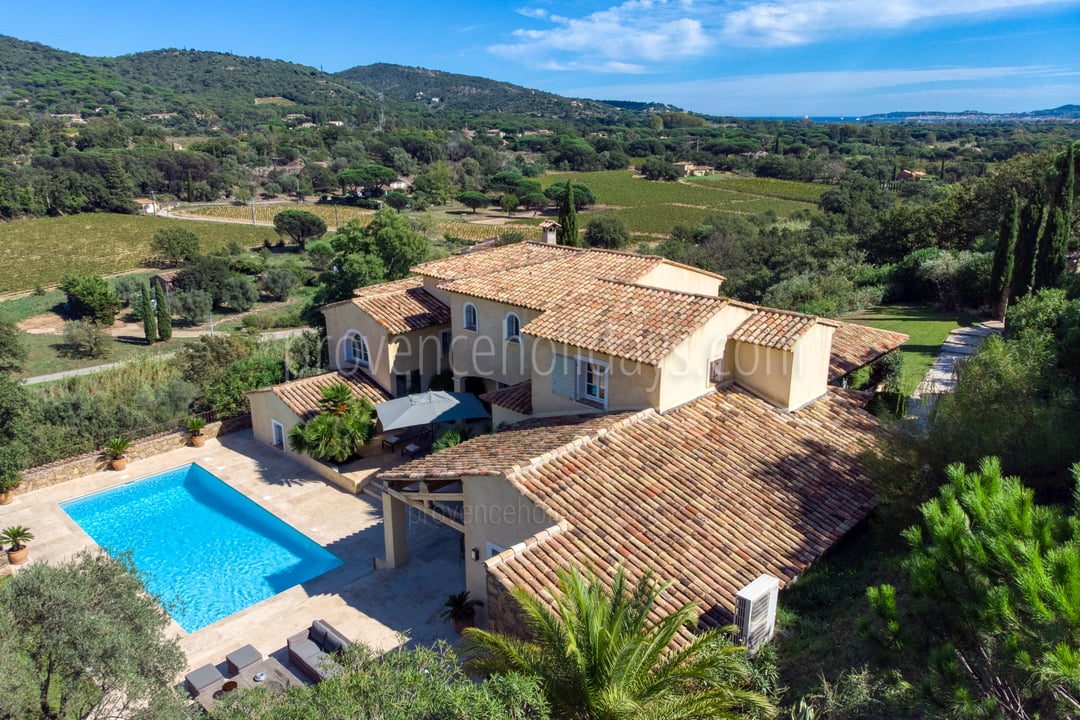 Elegant villa with pool and tennis court in Grimaud