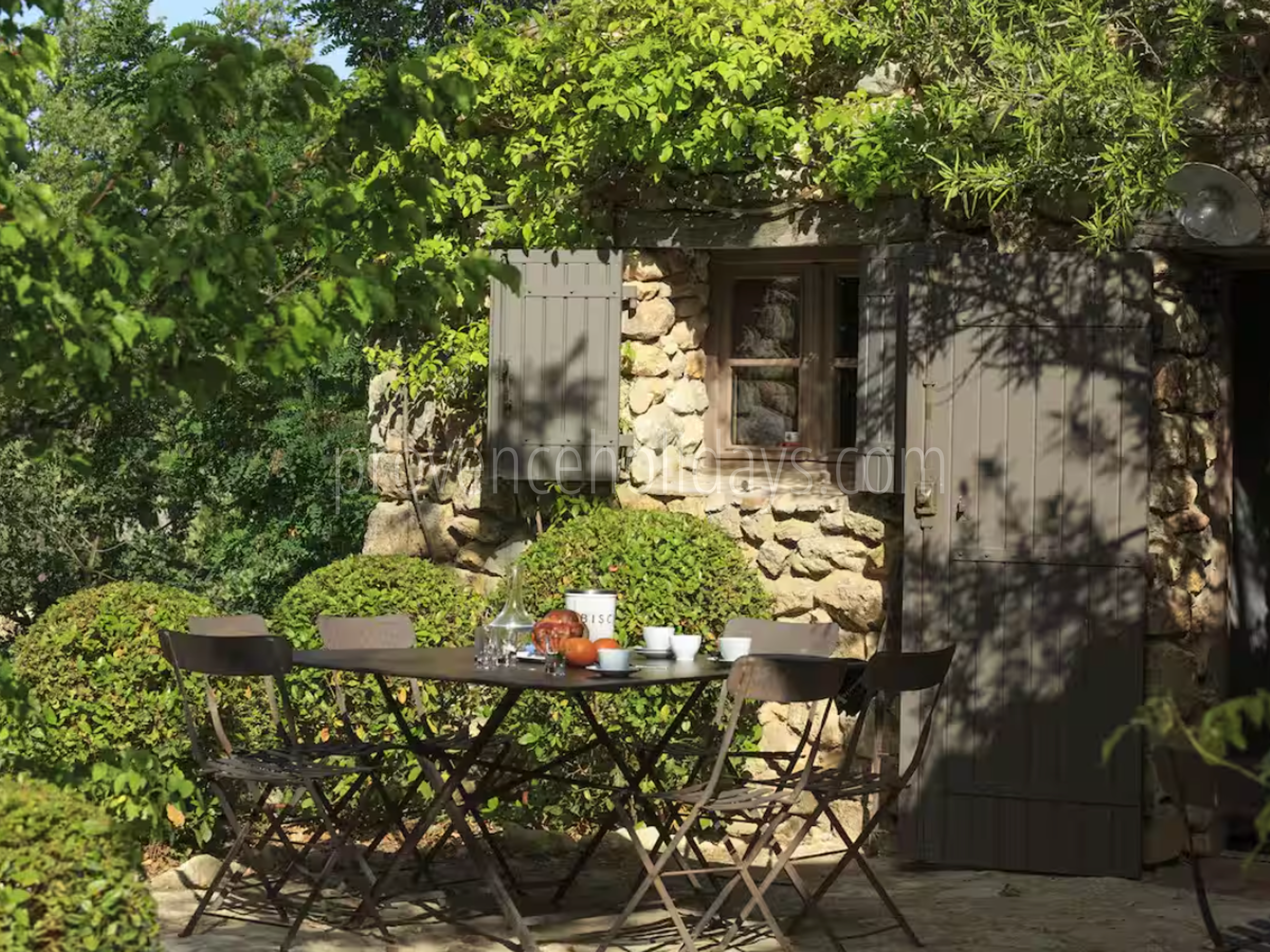 30 - Les Vues du Luberon: Villa: Exterior